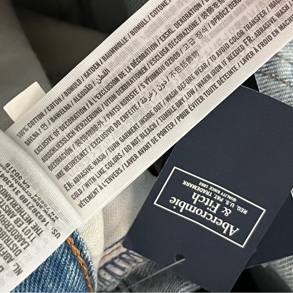 Abercrombie and Fitch Low Rise Jean Shorts New With Tags - Picture 8 of 9